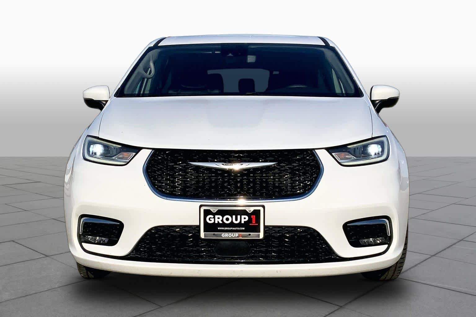 Used 2023 Bright White Clearcoat Chrysler Touring L image 4