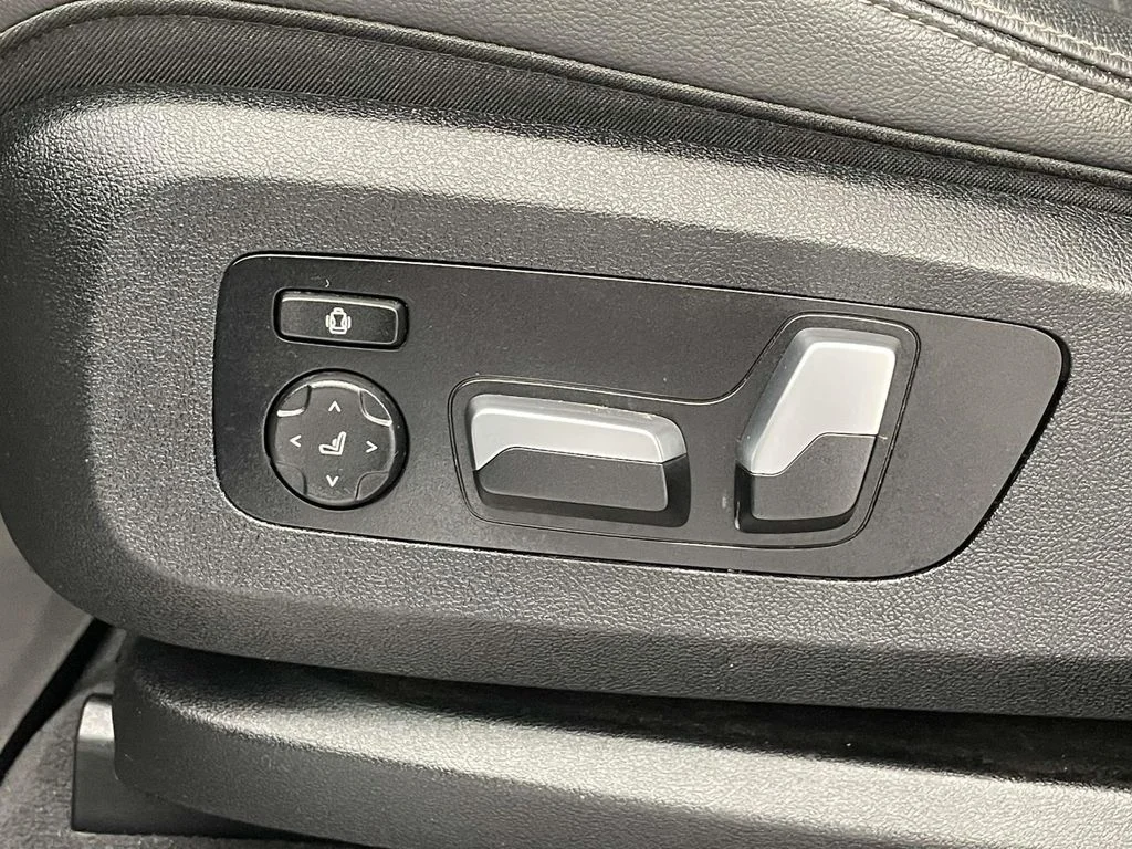 Used 2020 White BMW xDrive40i image 15