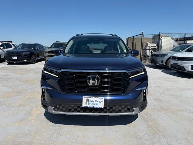Used 2023  Honda Touring image 2
