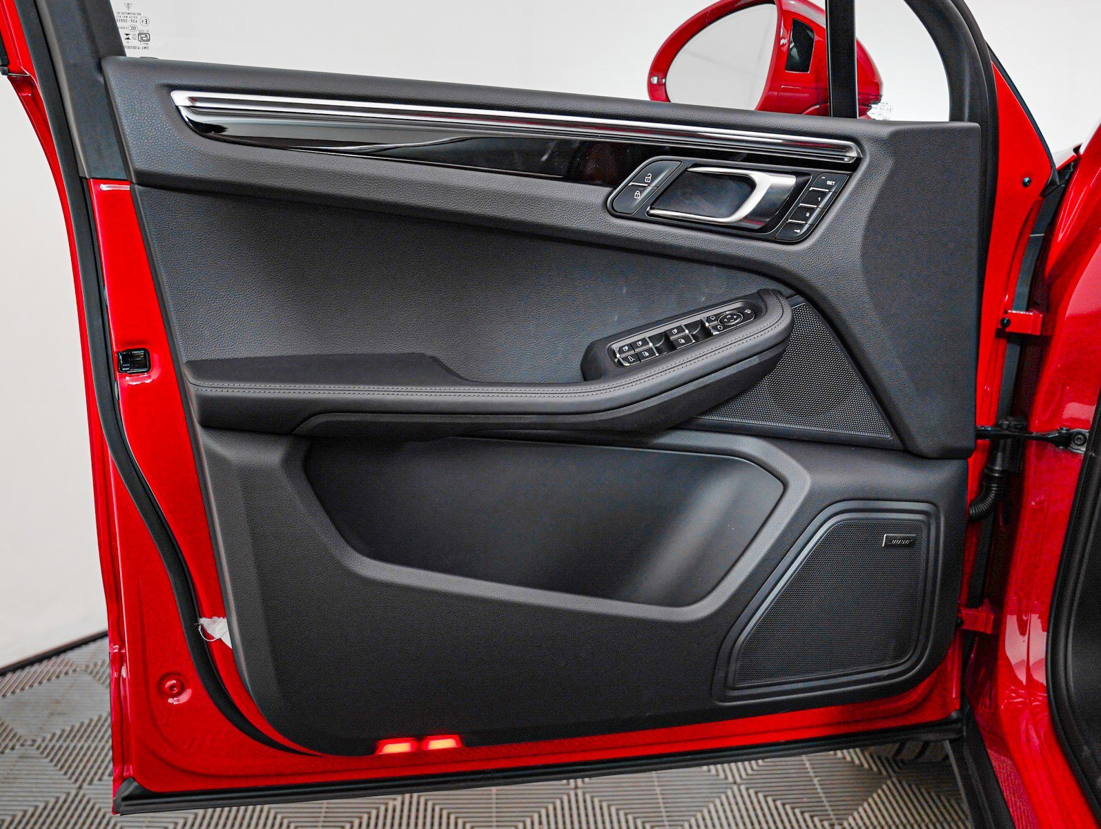 2025 Porsche Macan - Photo 26