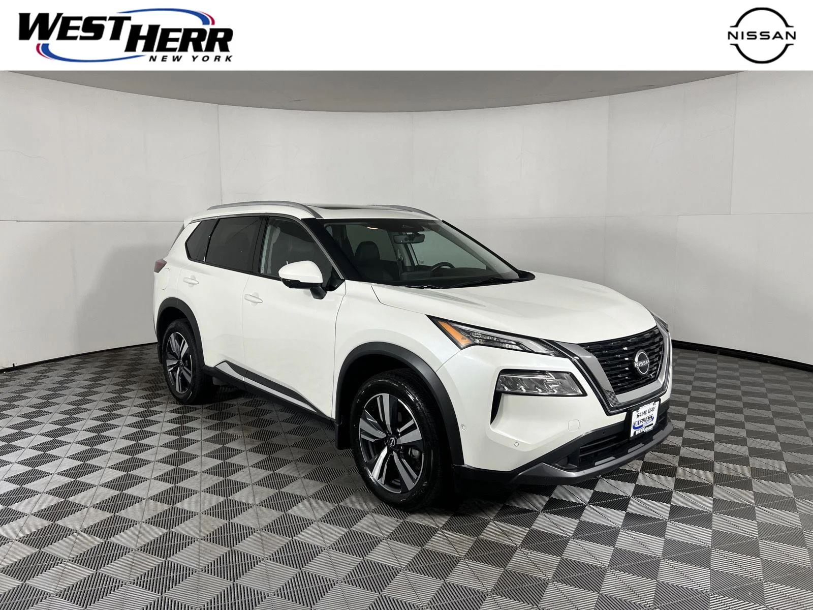 Used 2023 Pearl White Tricoat Nissan SL image 1