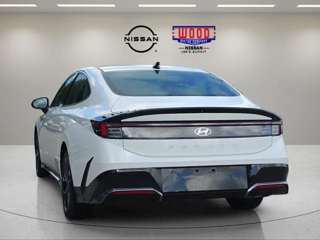 Used 2025 Serenity White Hyundai SEL image 4