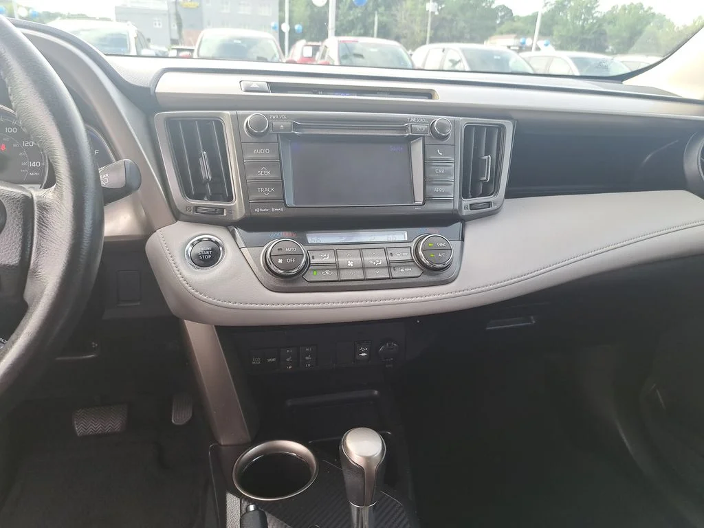 Used 2013 Green Toyota Limited image 27