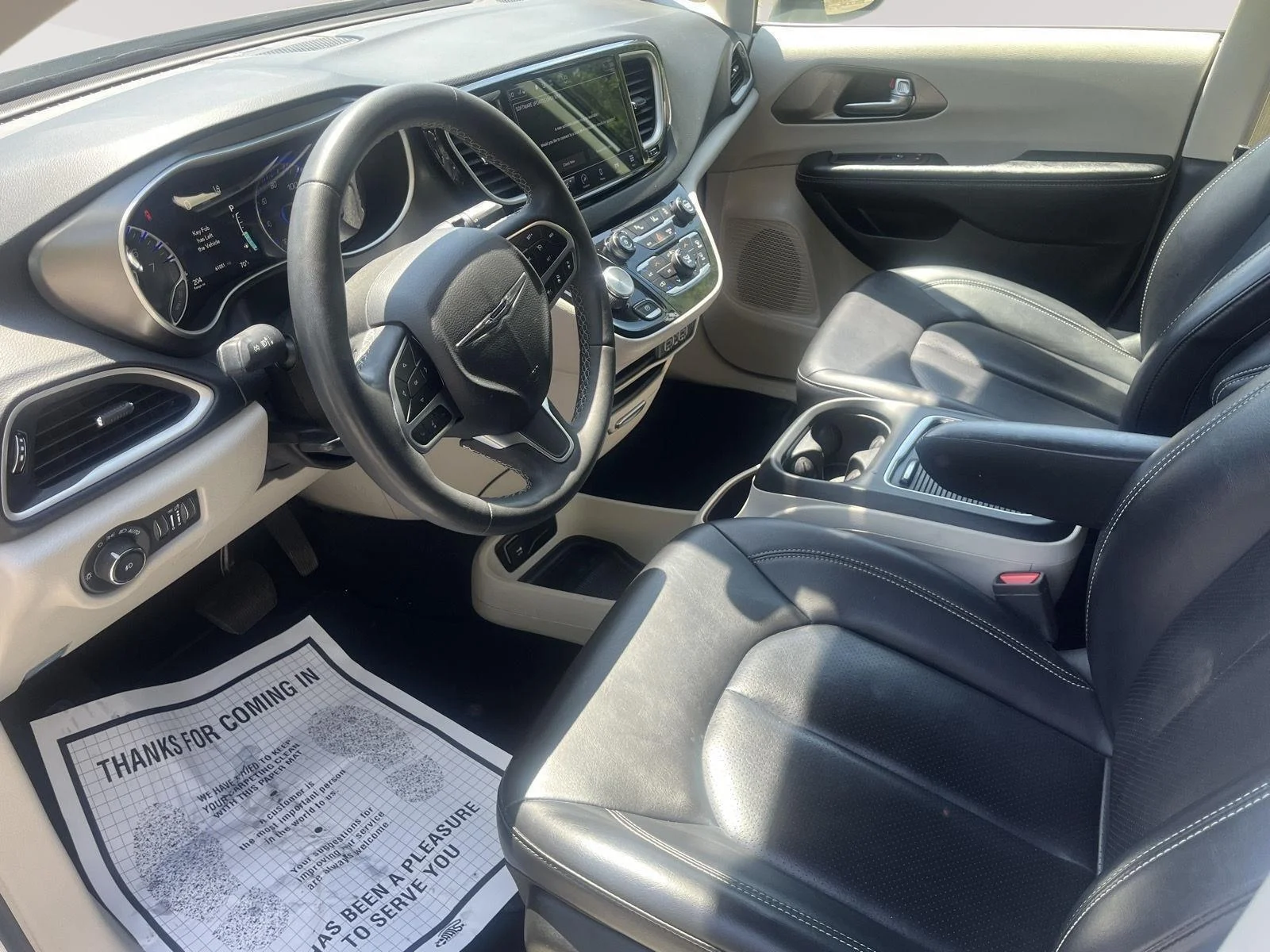 Used 2023 Bright White Clearcoat Chrysler Touring L image 21