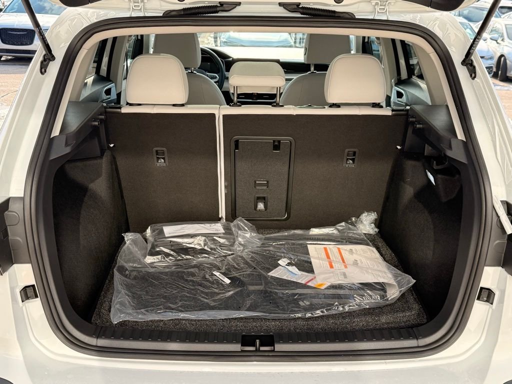 New 2026 Pure White Volkswagen 1.5T SE image 7