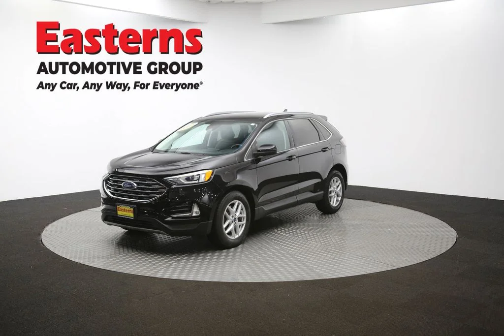 Used 2022 Black Ford SEL image 54