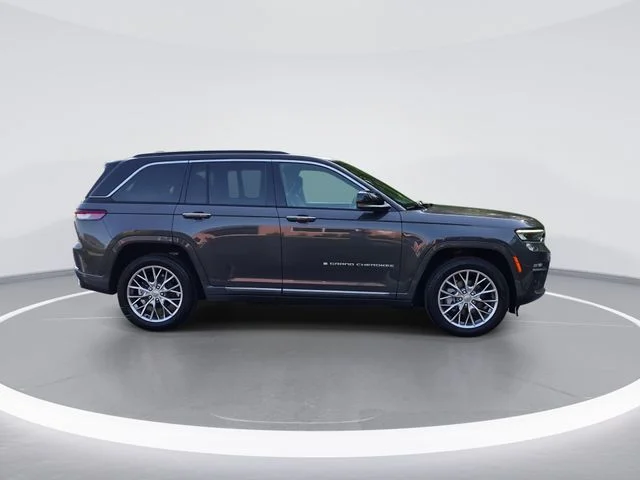 Used 2025 Gray Jeep Summit image 9