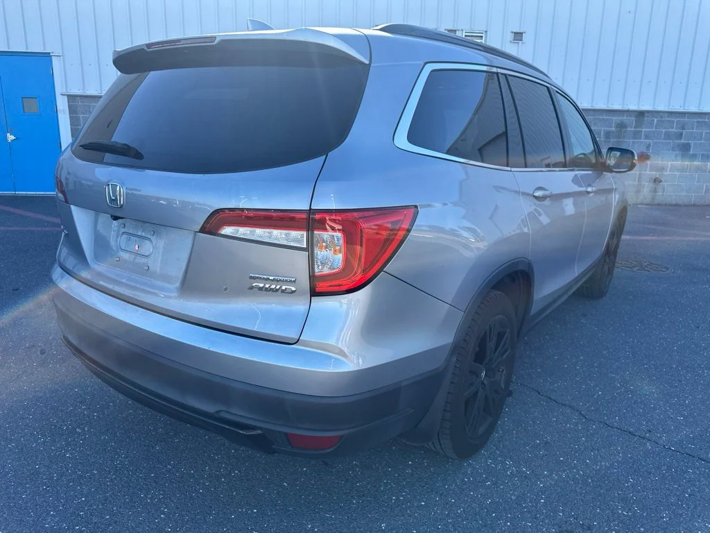 Used 2022 Lunar Silver Metallic Honda Special Edition image 3