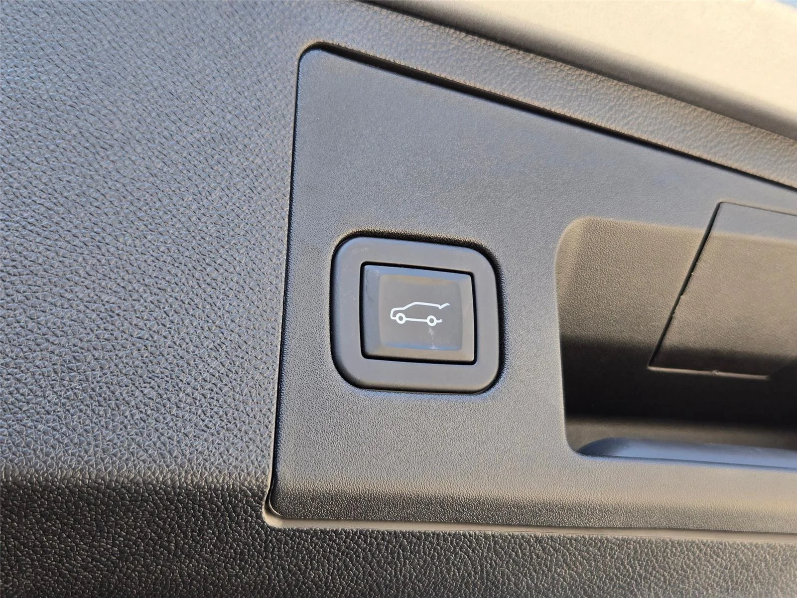 Used 2025 Argent Silver Metallic Cadillac FWD Sport image 31
