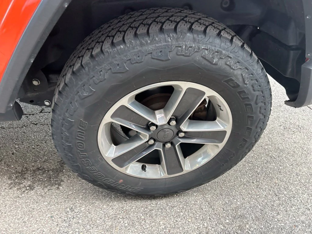 Used 2018 Punkn Metallic Clearcoat Jeep Unlimited Sahara image 12