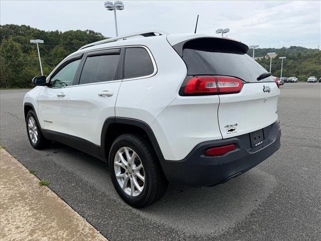 Used 2018 Bright White Clearcoat Jeep Latitude image 3