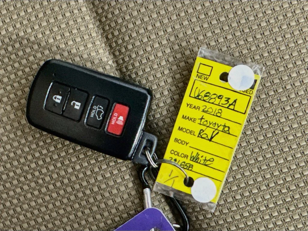 Used 2018 White Toyota XLE image 36