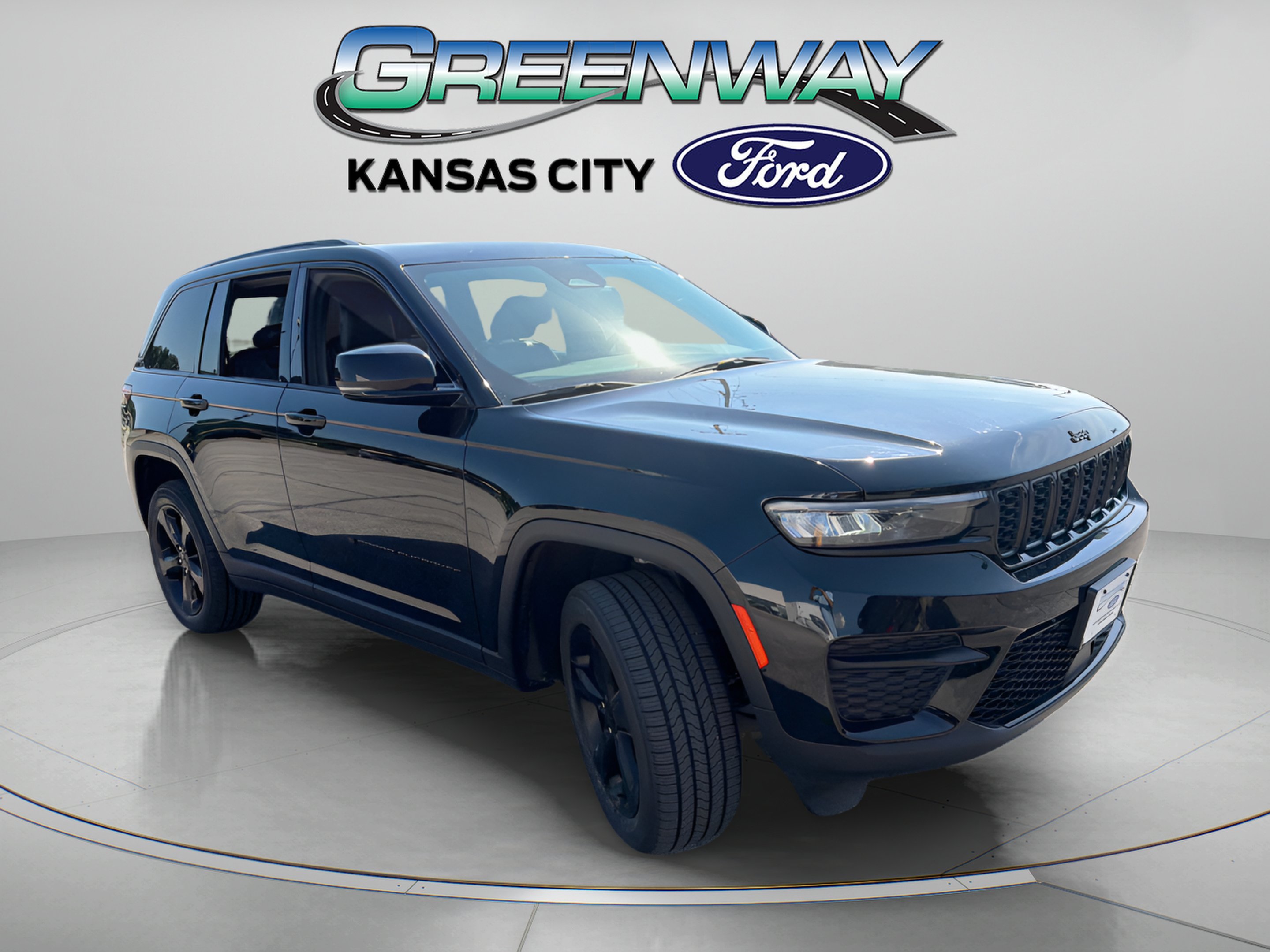 Used 2023 Diamond Black Jeep Altitude image 1