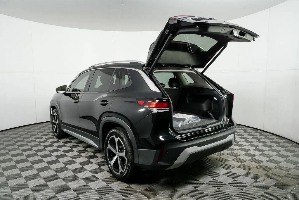 New 2026 Deep Black Pearl Volkswagen SE image 33