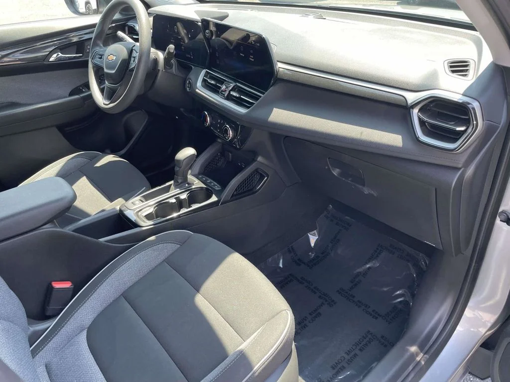 Used 2025 Gray Chevrolet LT image 14