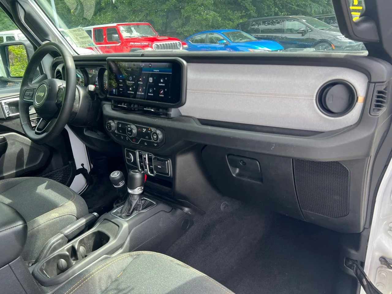 Used 2025 White Jeep Sport S image 20