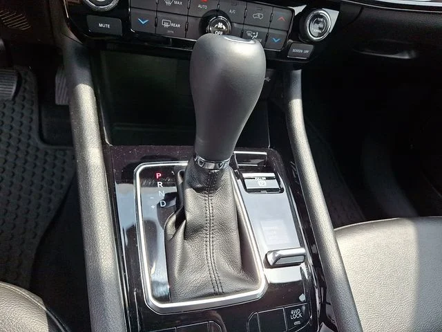 Used 2022 Black Jeep Latitude image 22