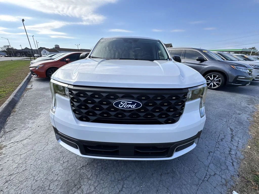 Used 2025 White Ford Lariat image 26