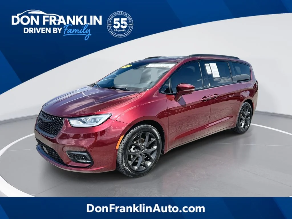 Used 2022 Red Chrysler Limited image 1