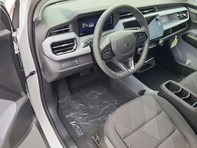 New 2027 Summit White Chevrolet LT image 18