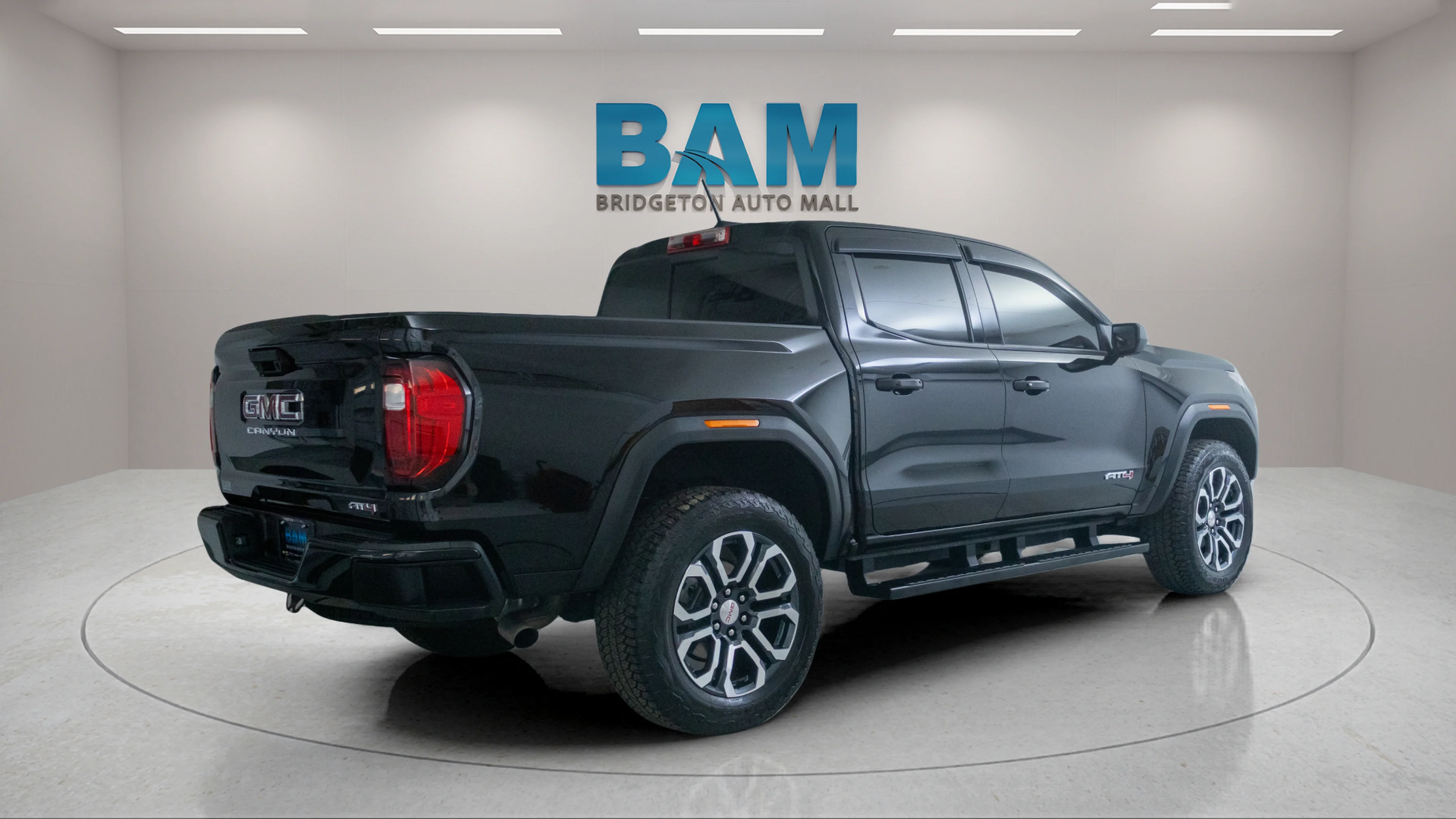 Used 2024 Onyx Black GMC 4WD AT4 image 7