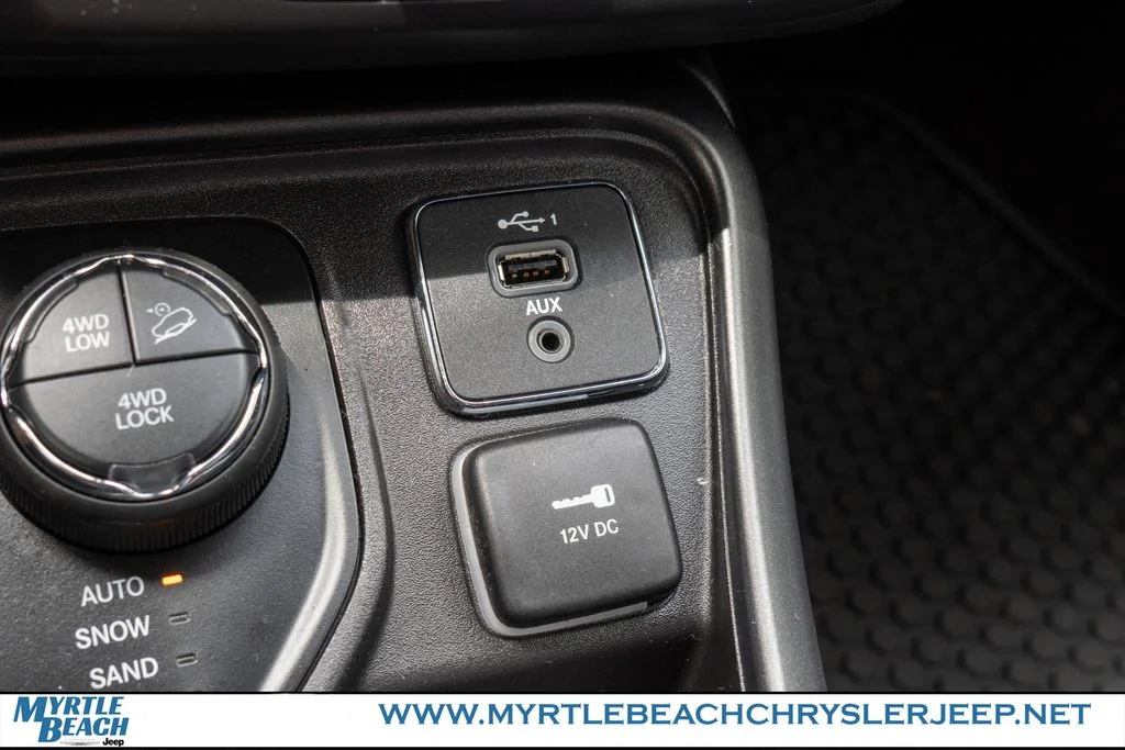 Certified Used 2021 Billet Silver Metallic Jeep Trailhawk image 27