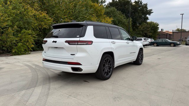 Used 2025 White Jeep Summit image 3