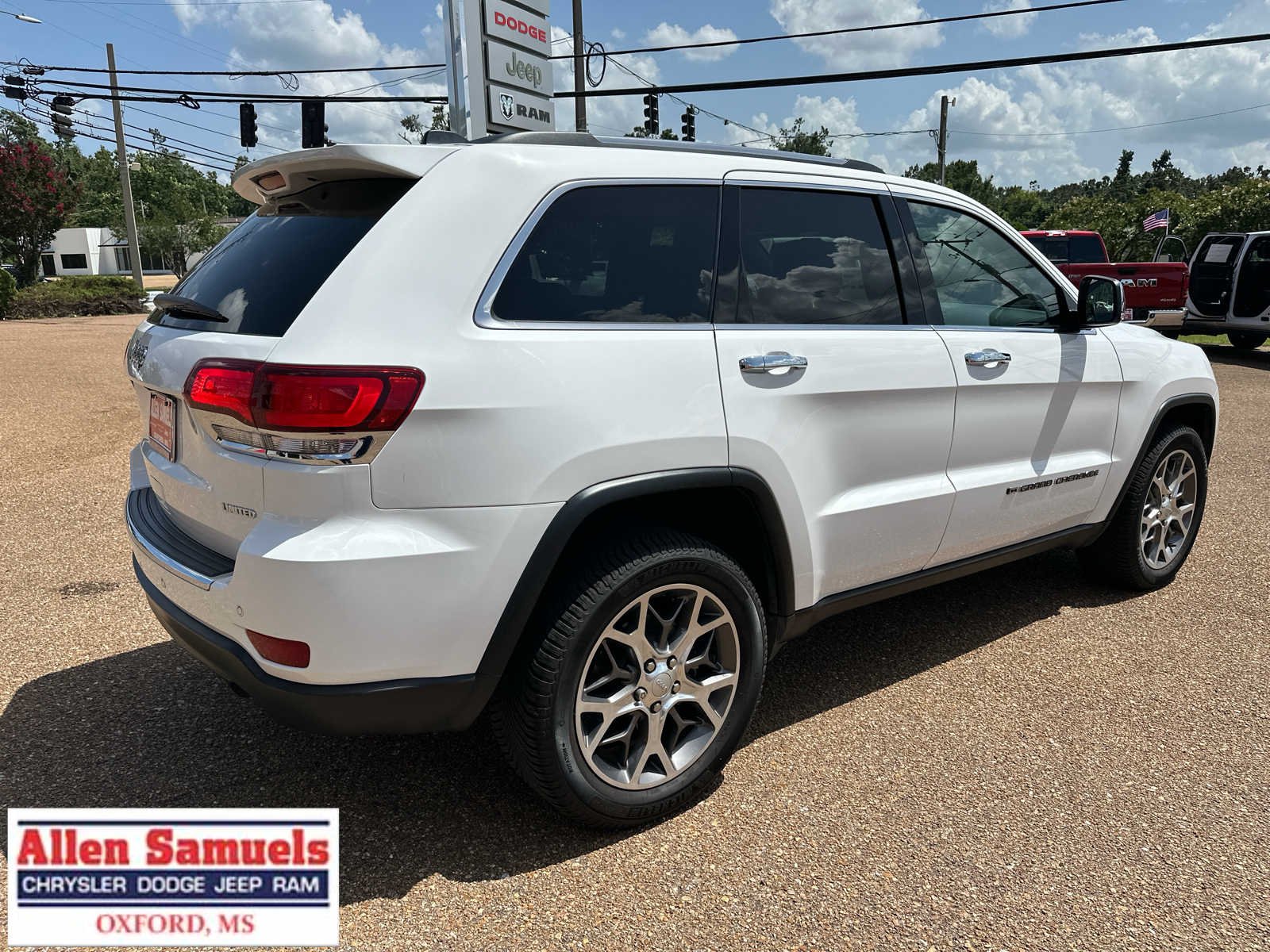 Used 2022 Bright White Clearcoat Jeep Limited image 3