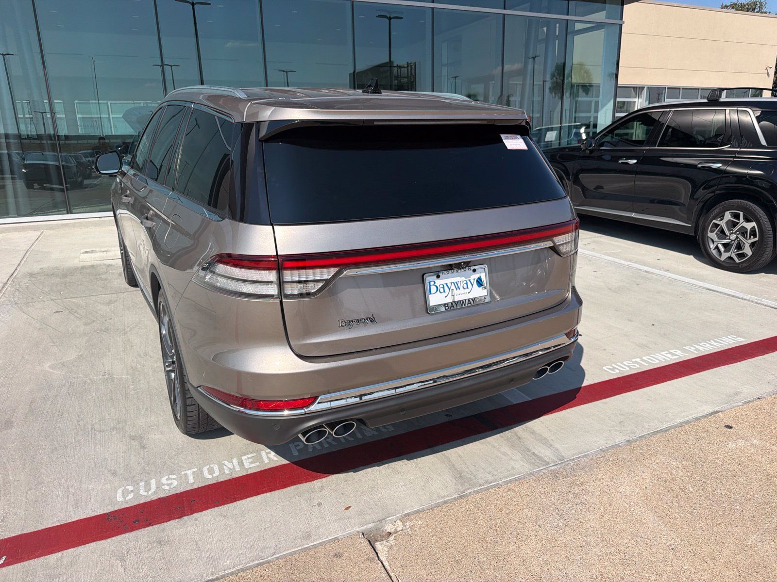 Used 2021 Iced Mocha Lincoln Reserve image 7