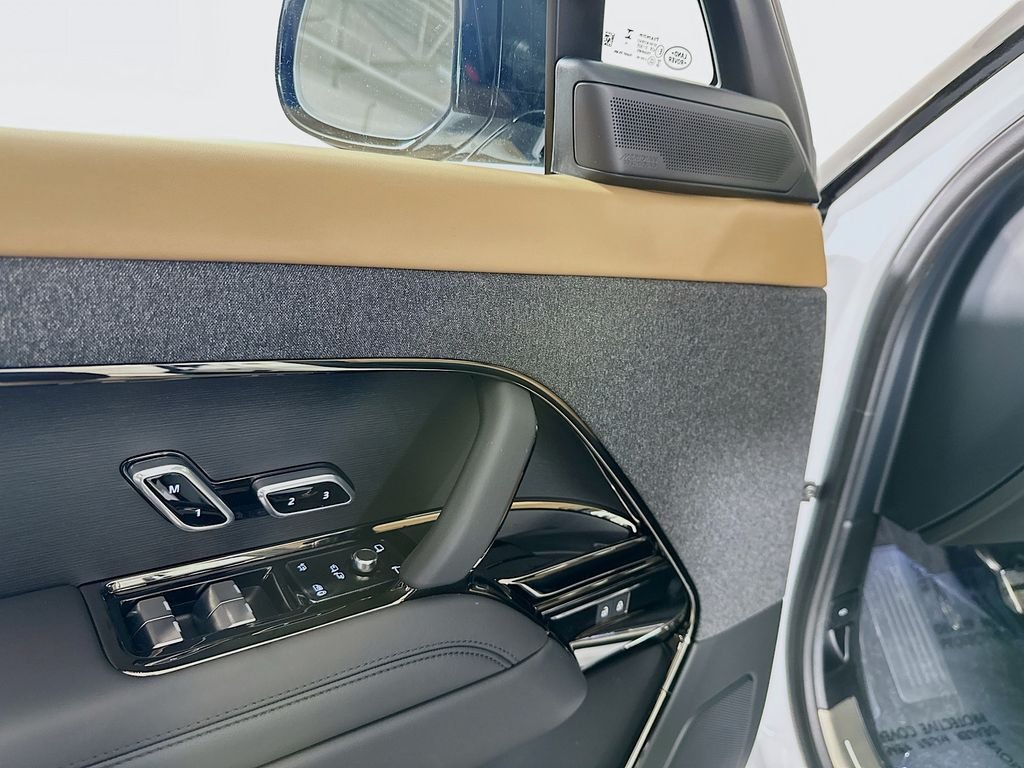 New 2026 Fuji White Land Rover Dynamic SE image 23