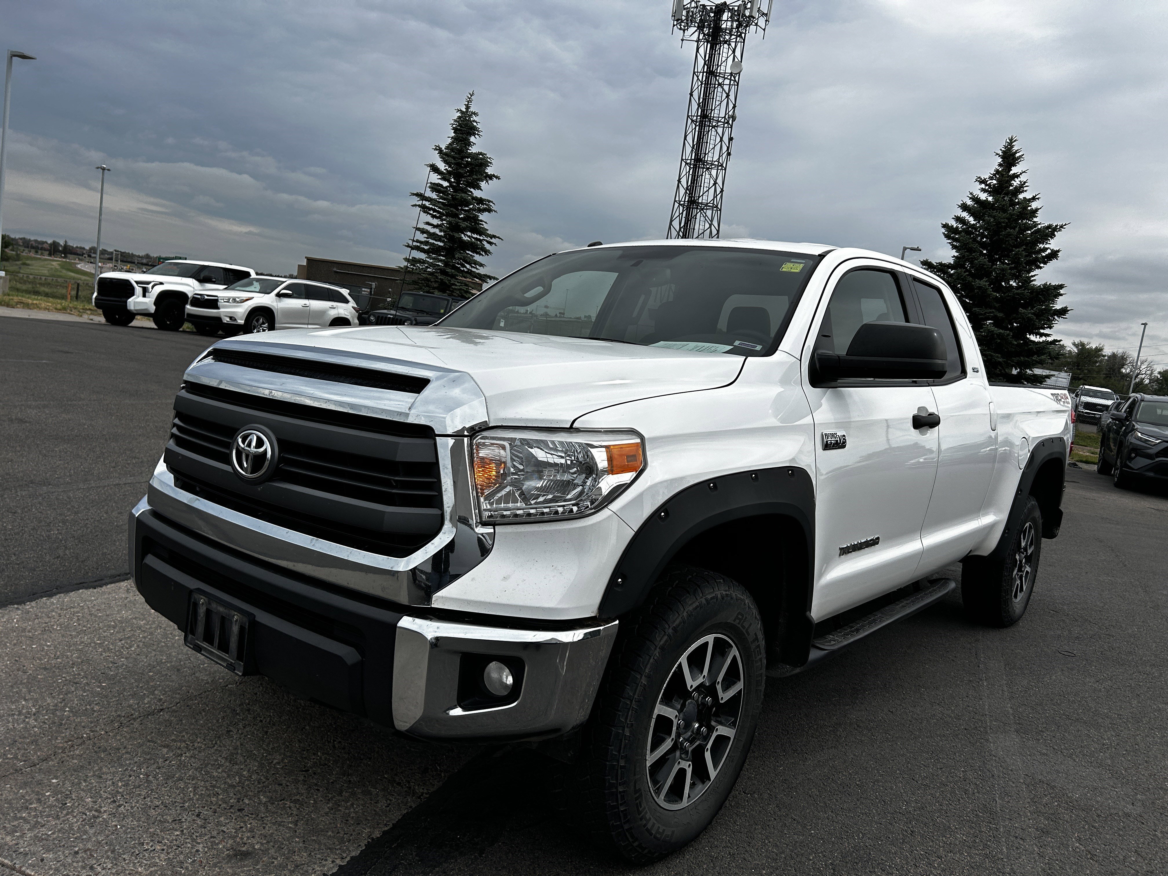 Used 2015 Super White Toyota SR5 image 17