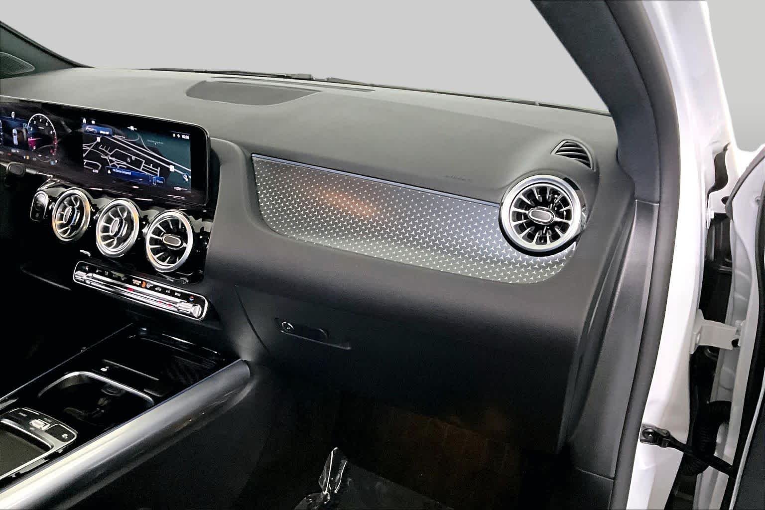 Used 2024 Digital White Metallic Mercedes-Benz GLA 250 image 19