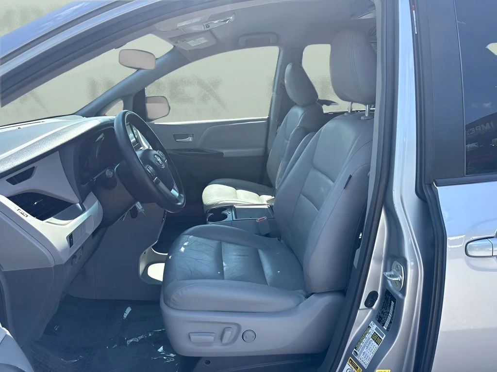 Used 2015 Silver Toyota LE image 5