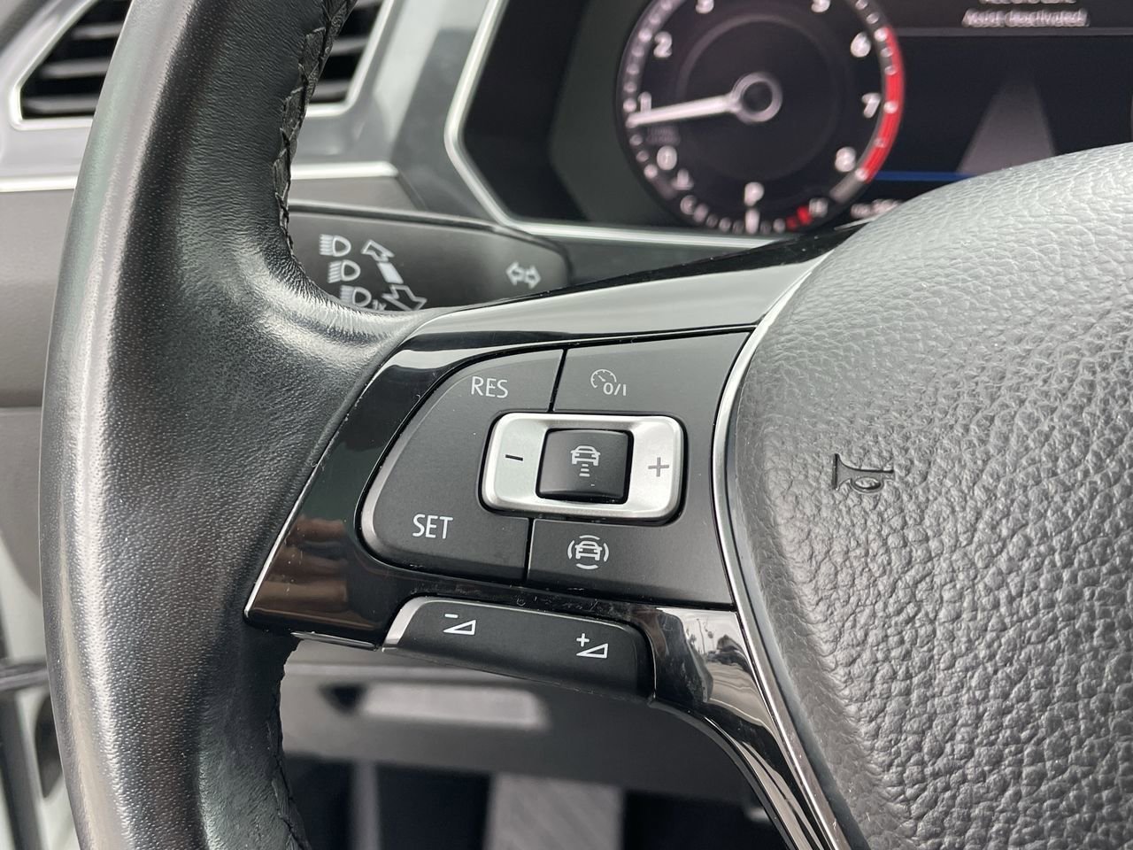 Used 2019 Pure White Volkswagen SEL Premium image 28