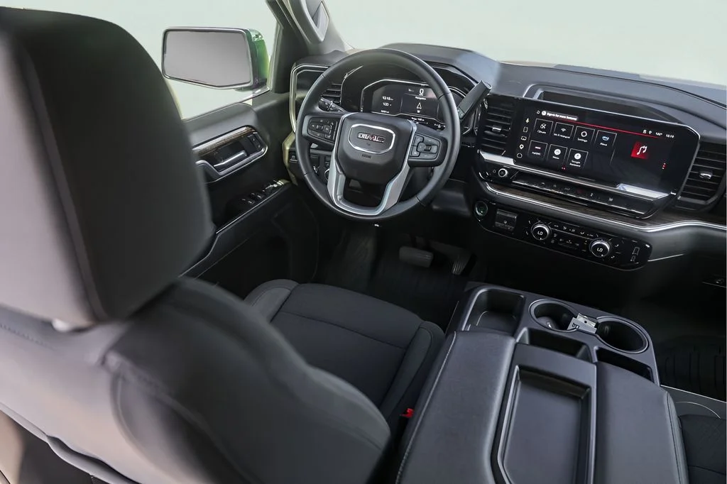 Used 2025 Silver GMC Elevation image 28