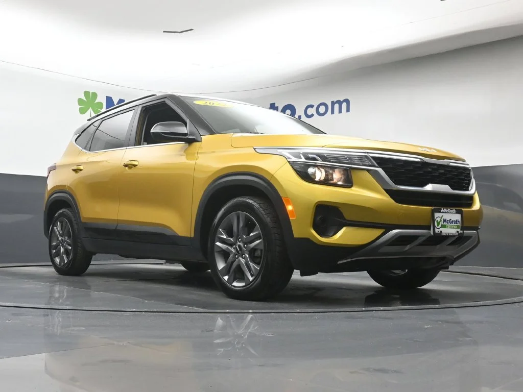 Used 2022 Yellow Kia S image 25