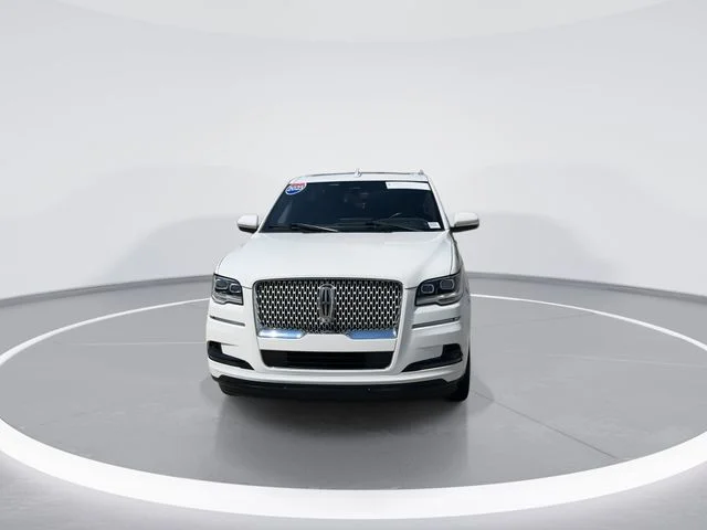 Used 2023 White Lincoln Reserve image 2