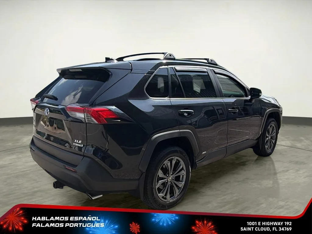 Used 2022 Black Toyota XLE Premium image 6