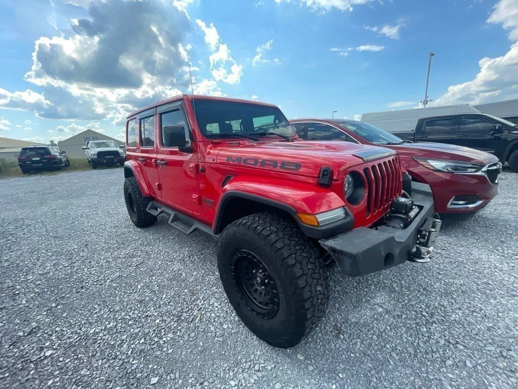 Used 2018 Red Jeep Unlimited Sahara image 8