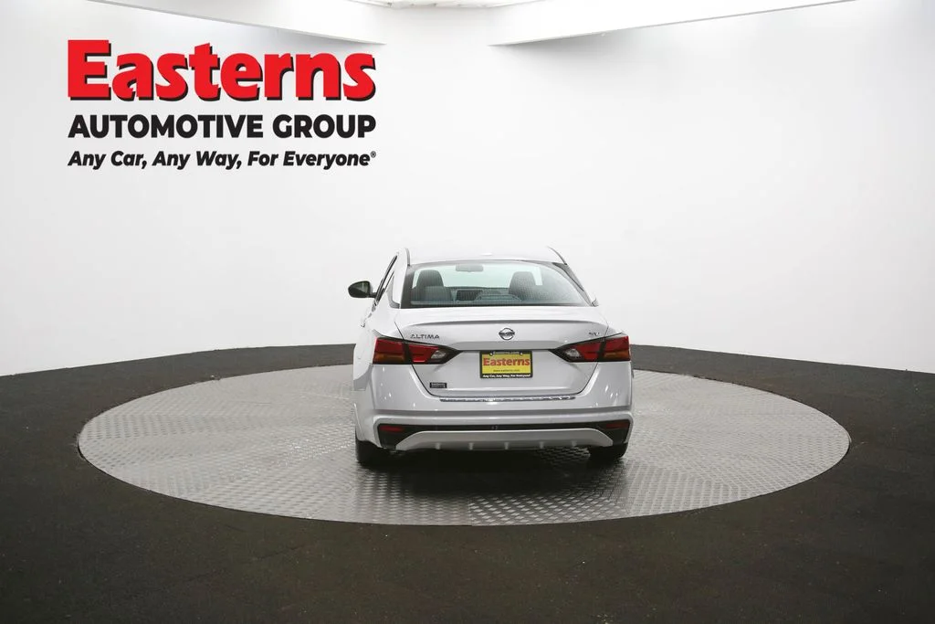 Used 2022 Silver Nissan 2.5 SV image 36
