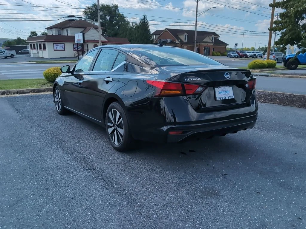 Used 2021 Black Nissan 2.5 SV image 7