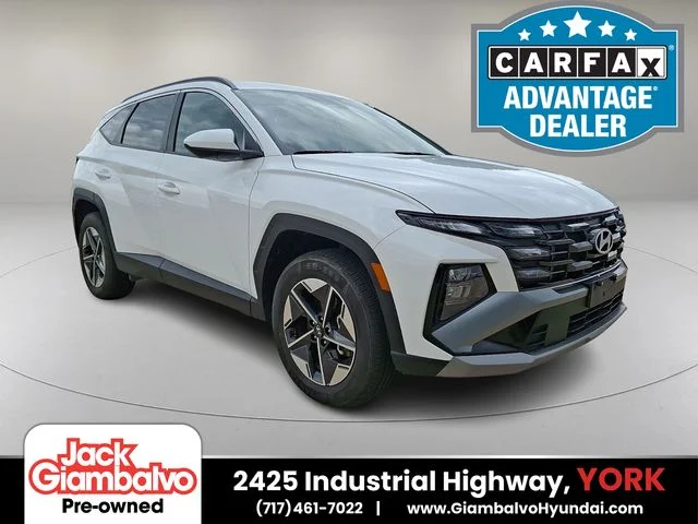 Used 2025 White Hyundai SEL image 1