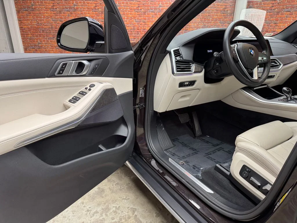 Used 2022 Brown BMW xDrive40i image 9