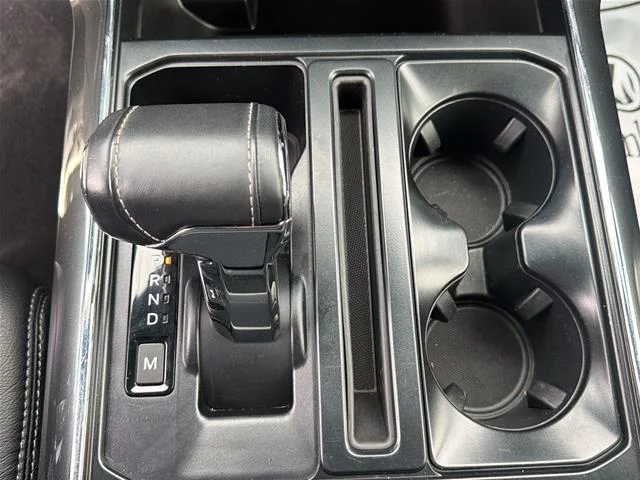 Used 2023  Ford  image 18