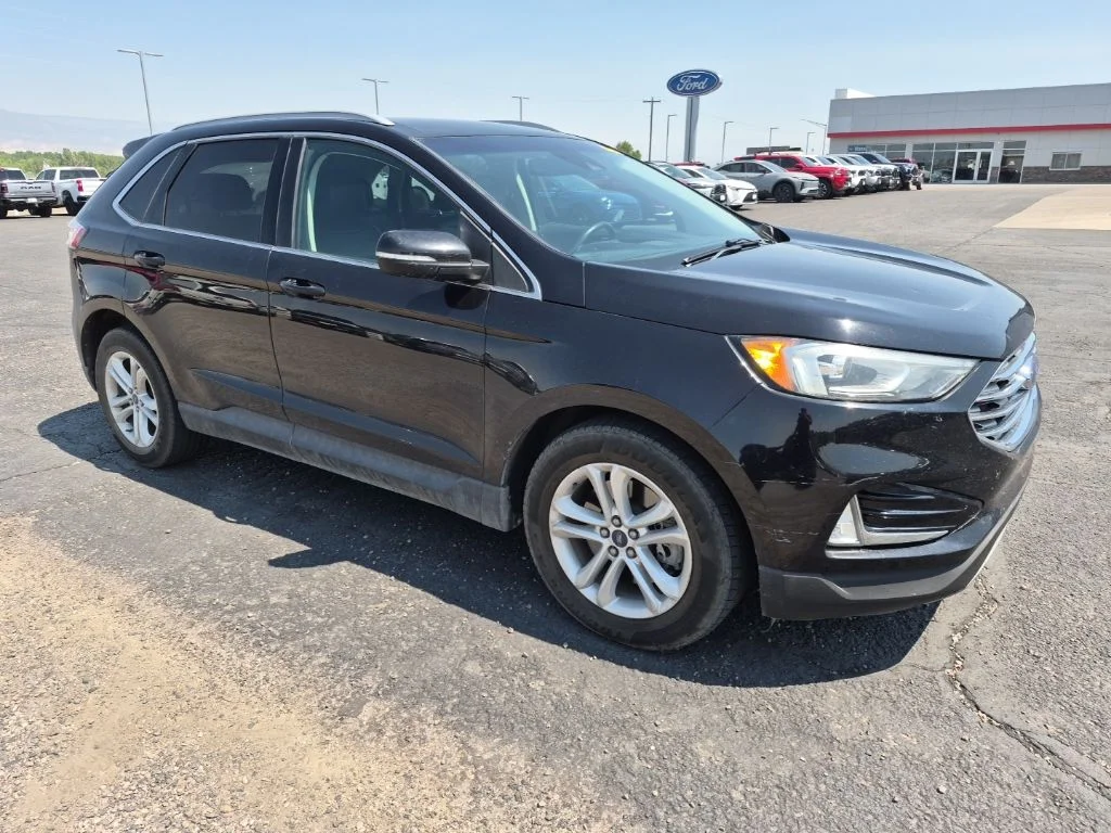 Used 2020 Black Ford SEL image 12