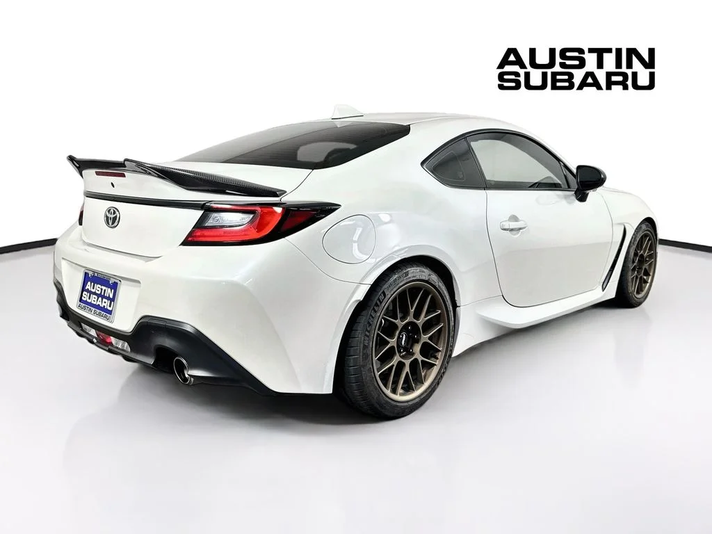 Used 2024  Toyota Base image 7