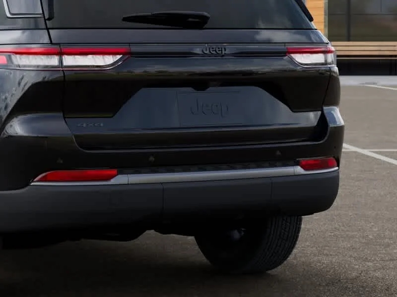 New 2026 Diamond Black Crystal Pearlcoat Jeep Laredo Altitude image 13