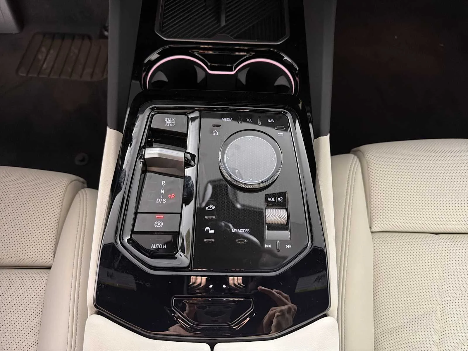 New 2026 Carbon Black Metallic BMW 530i xDrive image 17