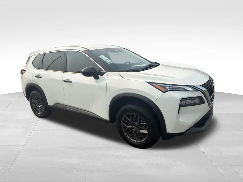 Used 2022 White Nissan S image 8