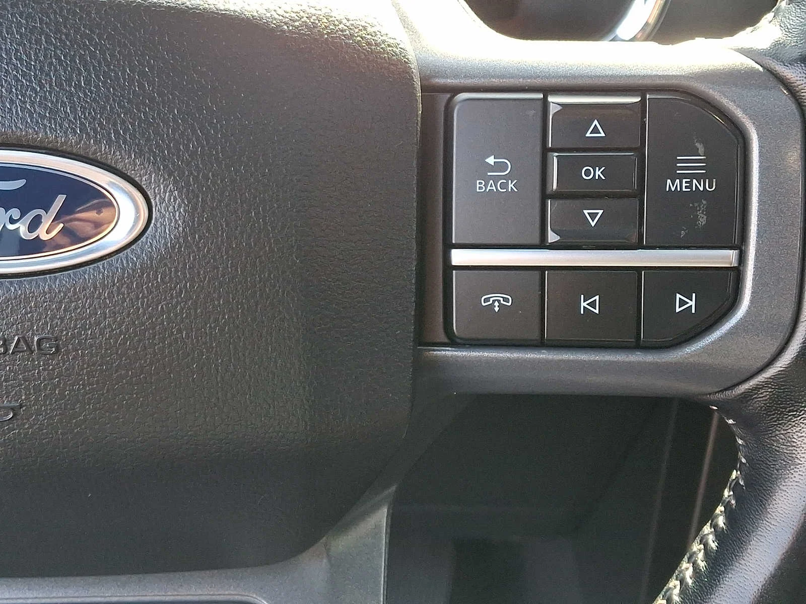 Used 2023 Agate Black Metallic Ford LARIAT image 23